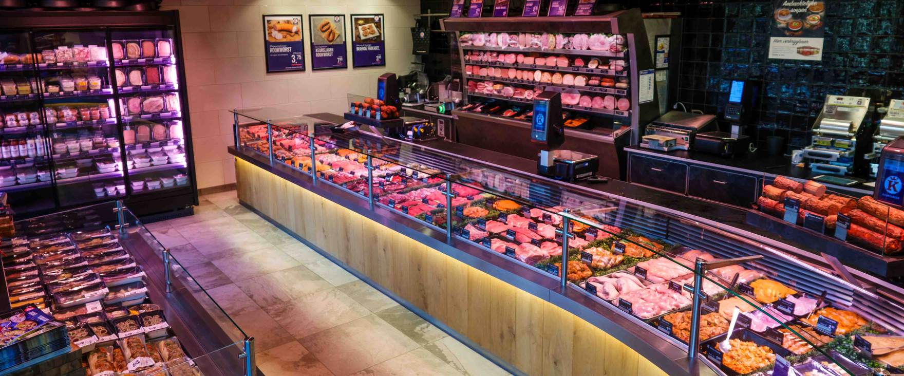 Vitrine en toonbank van Keurslager H. Bouter in winkelcentrum Kleyburgplein, Nieuw-Lekkerland